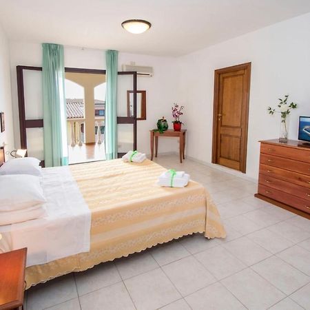 Hotel Smeraldo Canneddi المظهر الخارجي الصورة