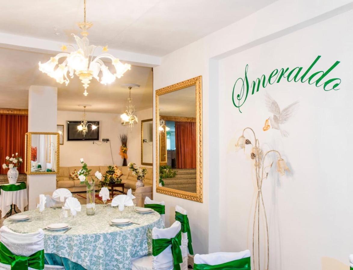 Hotel Smeraldo Canneddi المظهر الخارجي الصورة